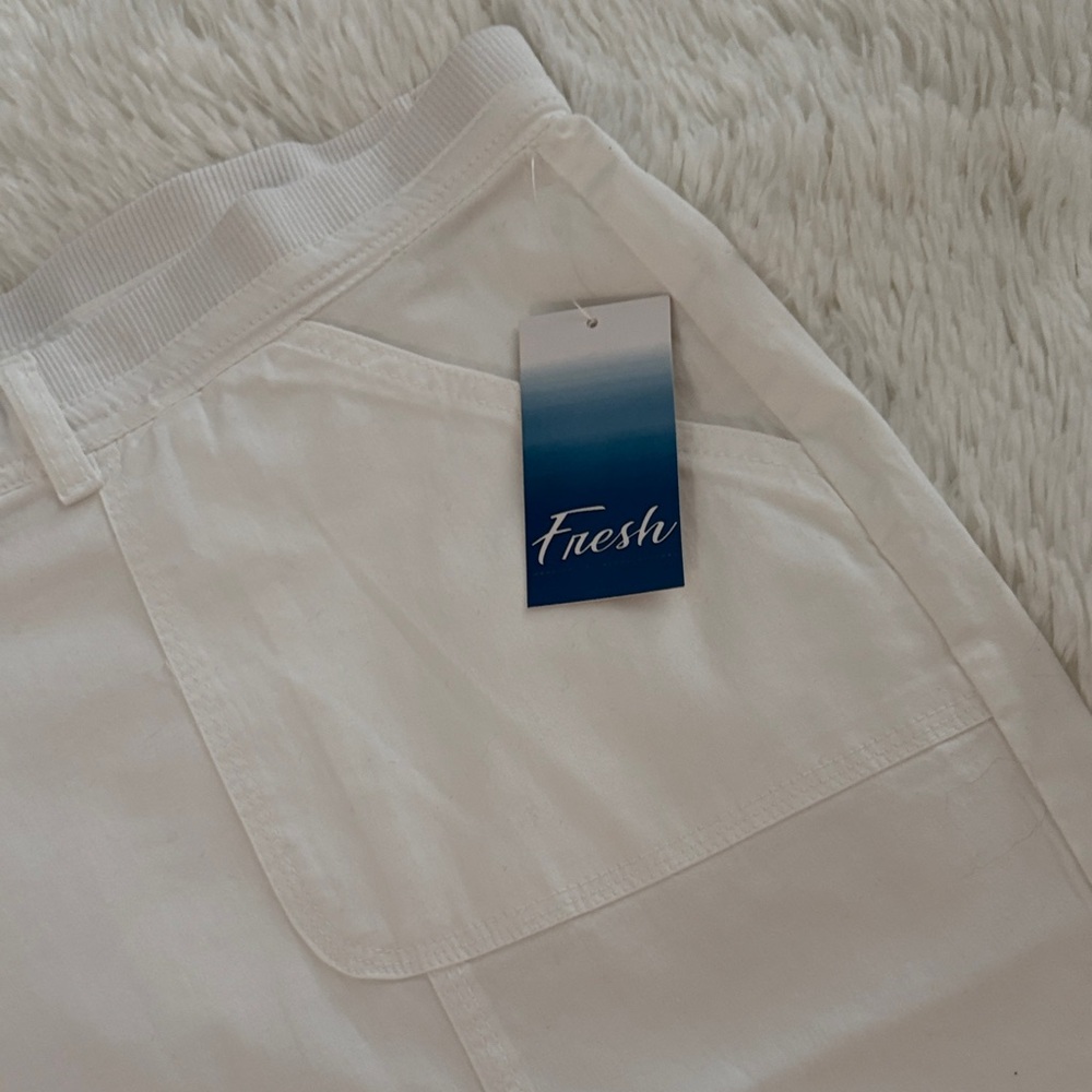 White Women’s Size 16 Shorts NWT Fresh - Picture 5 of 14